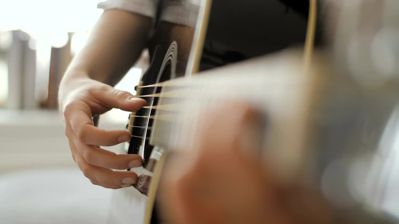 Free Stock Video Woman Playing The Guitar Live Wallpaper - Free Download