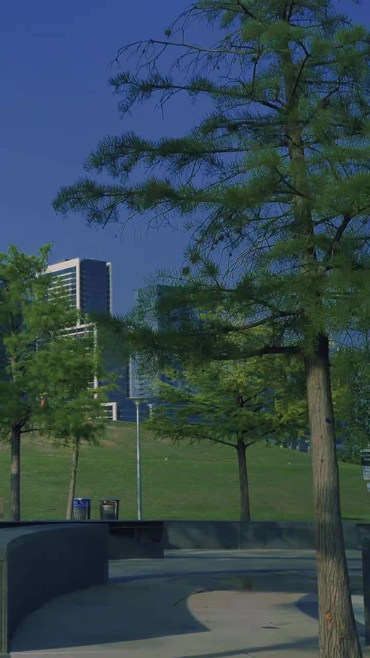 Free Stock Video Walking Through A Peaceful Park In The City Live Wallpaper - Free Download
