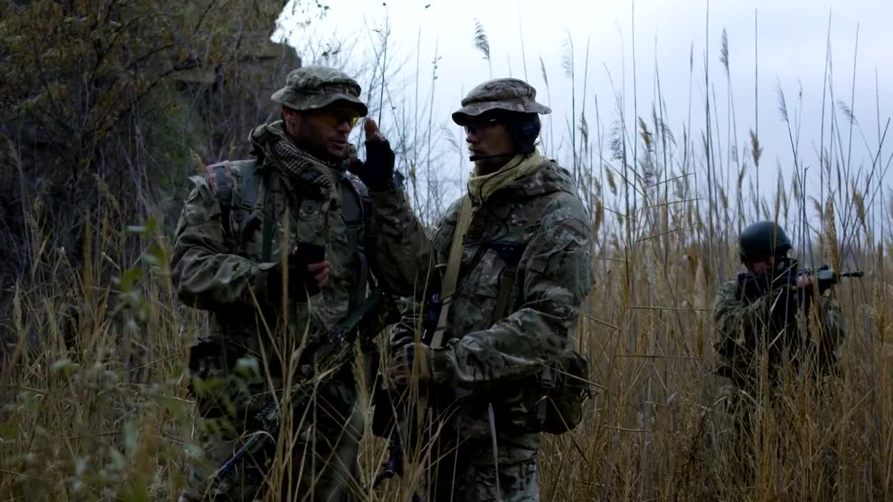 Free Video Stock Soldier Giving Instructions On The Battlefield Live Wallpaper - Free Download