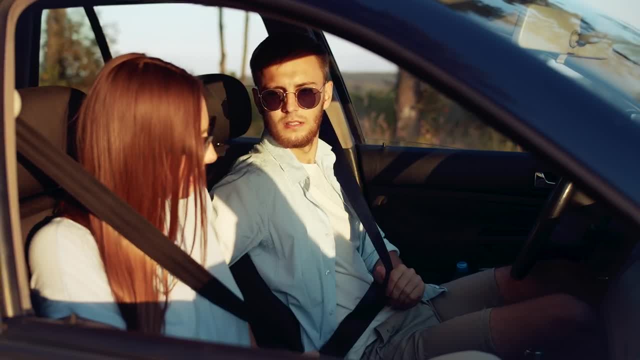 Stock Video Couple Starting A Romance Trip Live Wallpaper For PC - Free Download