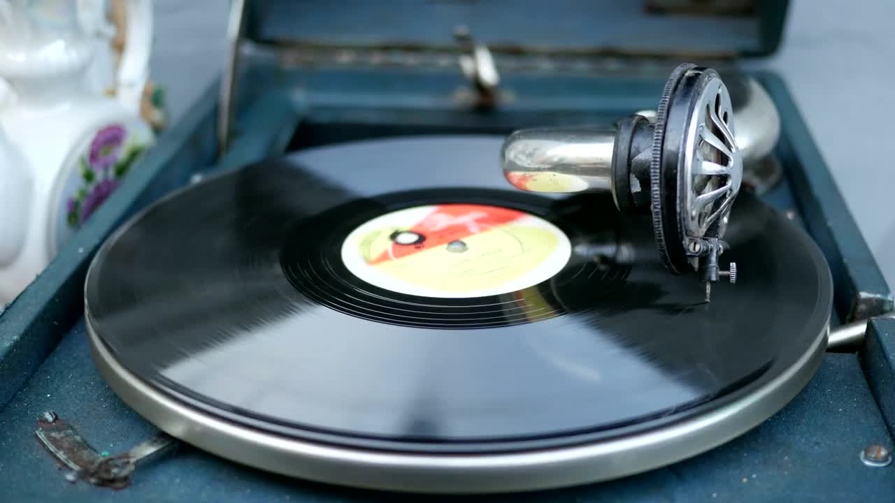 Video Stock Record Spinning On An Old Turntable Live Wallpaper Free - Free Download