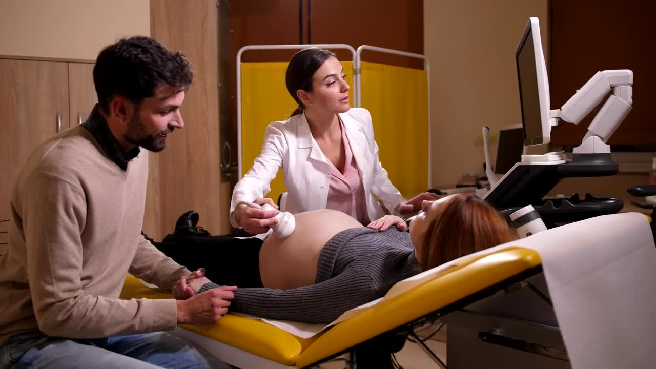 Stock Video Parents During An Ultrasound Live Wallpaper - Free Download