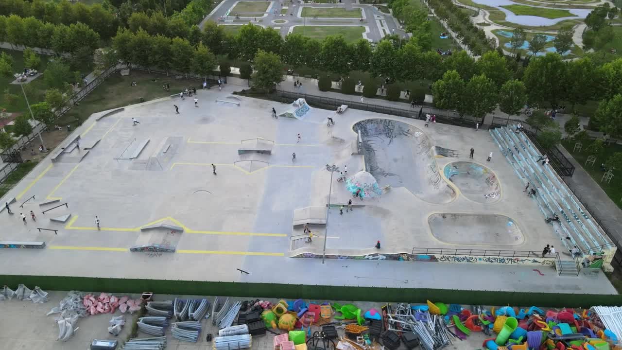 Stock Video Huge Park With Skating And Bike Rinks Animated Wallpaper - Free Download