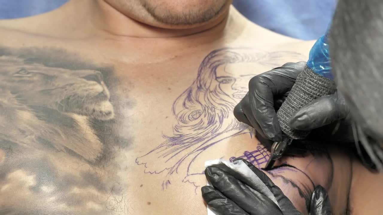 Free Video Stock tattooist tattooing on a mans chest Live Wallpaper - Free Download