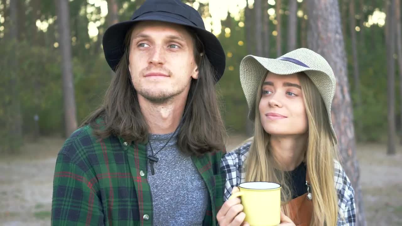 Stock Video Millennial Couple Cuddle And Enjoy Outdoor Vie Animated Wallpaper - Free Download