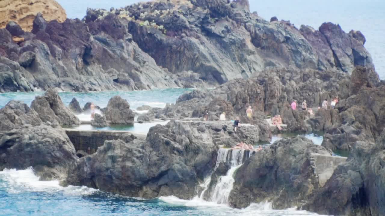 Stock Video People Bathing On The Rocks Of The Seashore Live Wallpaper - Free Download
