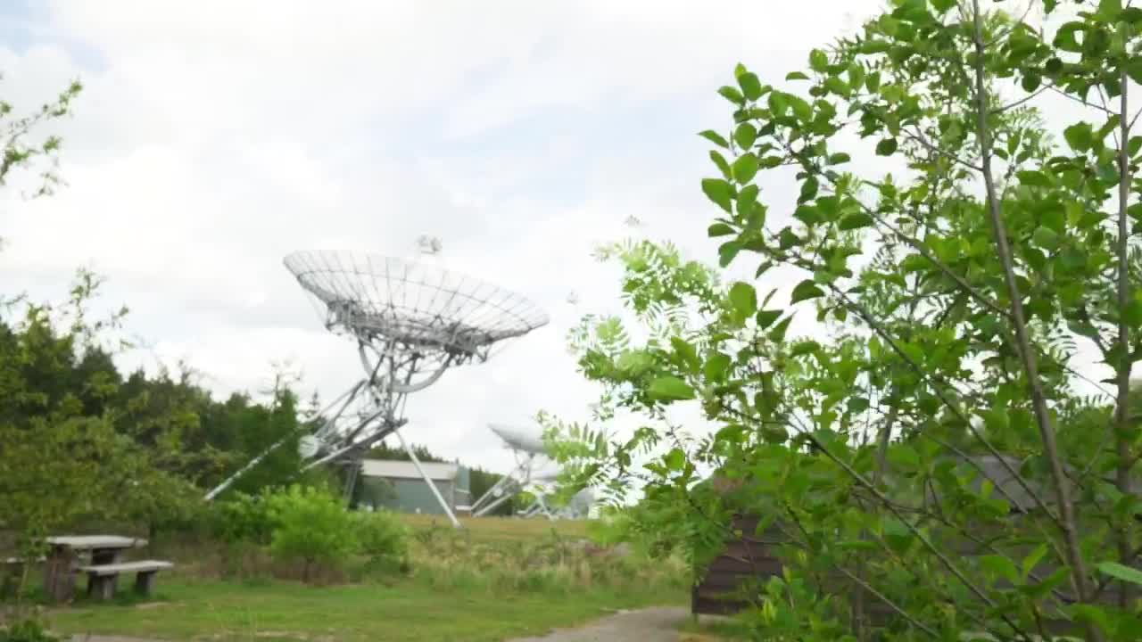 Stock Video Environment In A Meadow With Many Large Antennas Live Wallpaper For PC - Free Download