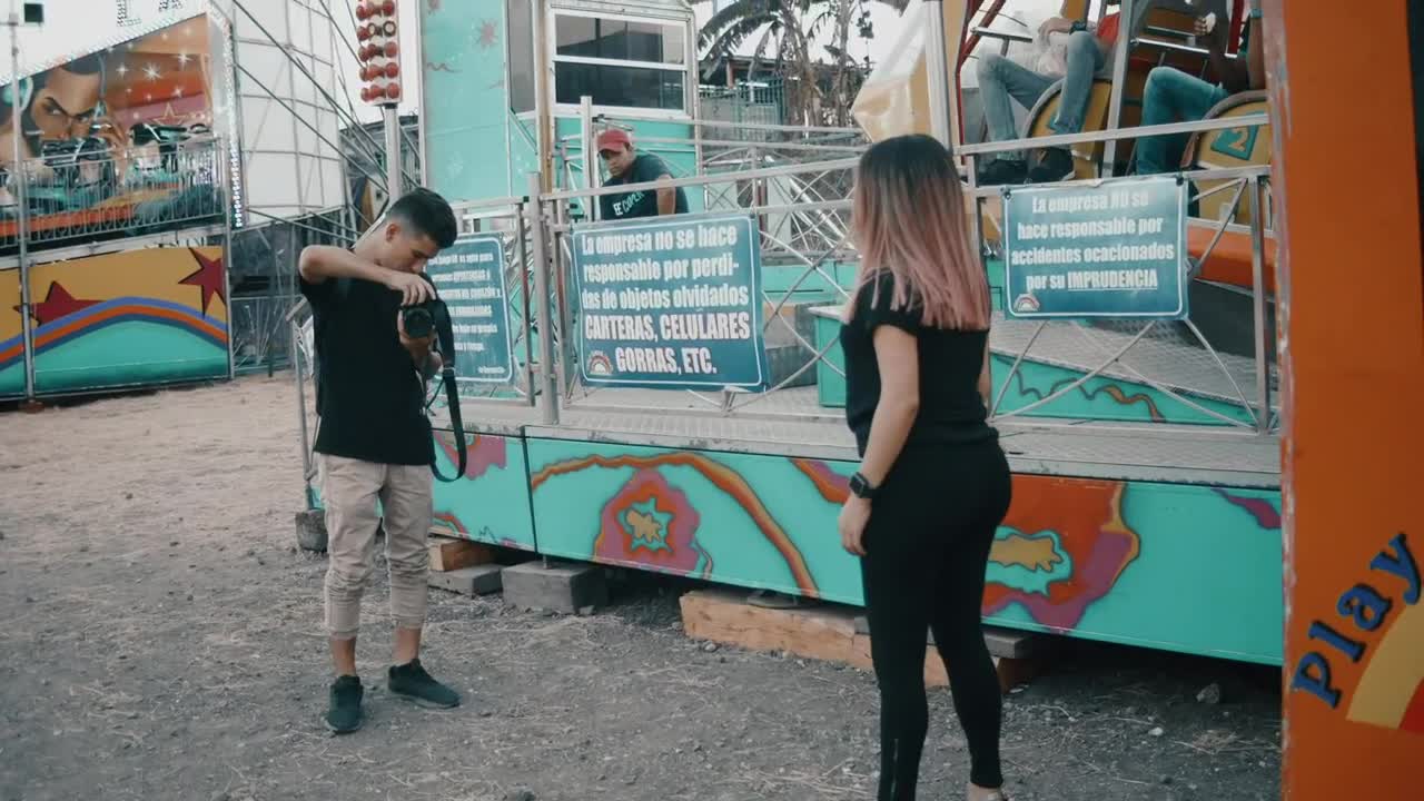 Video Stock Photographer Shooting At The Fair Live Wallpaper Free - Free Download
