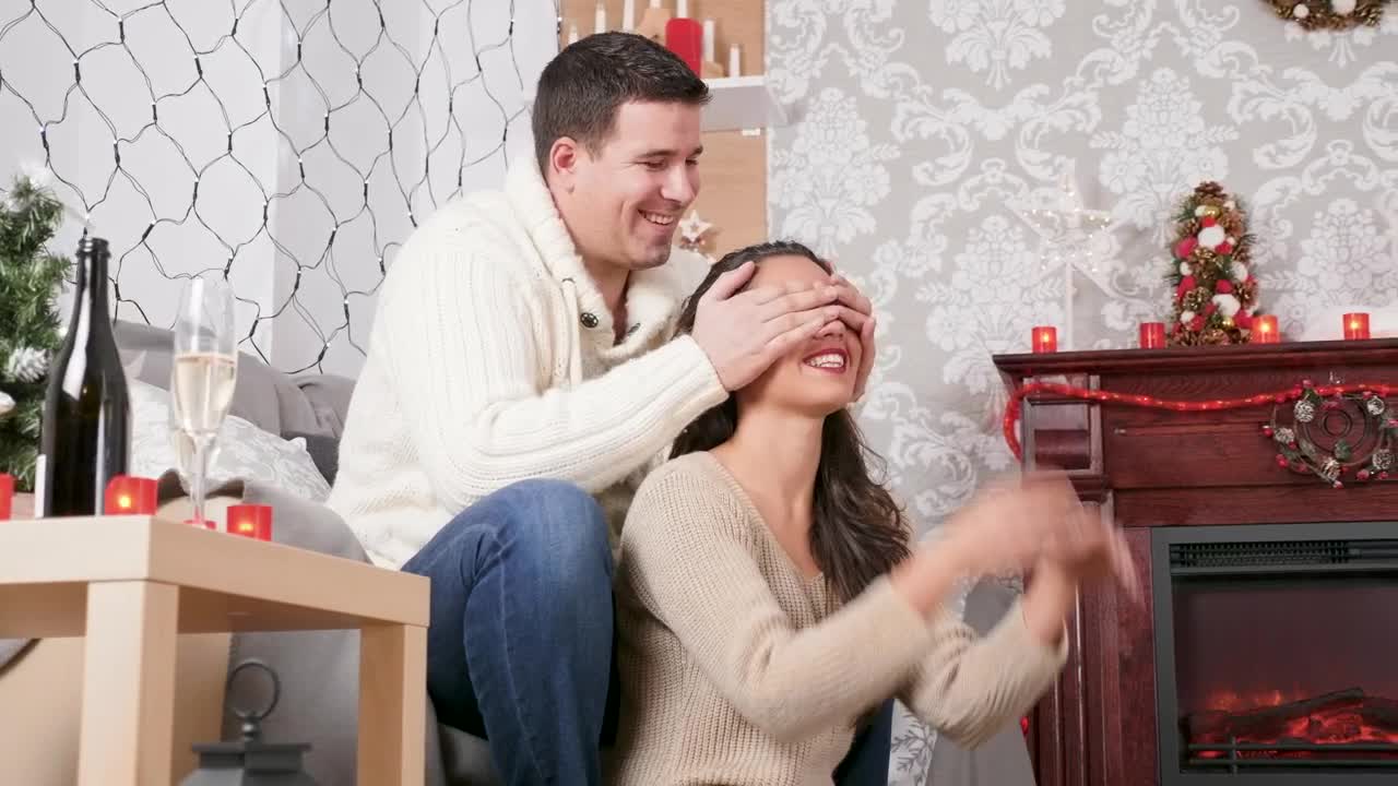 Stock Video Man Giving His Wife A Surprise Animated Wallpaper - Free Download