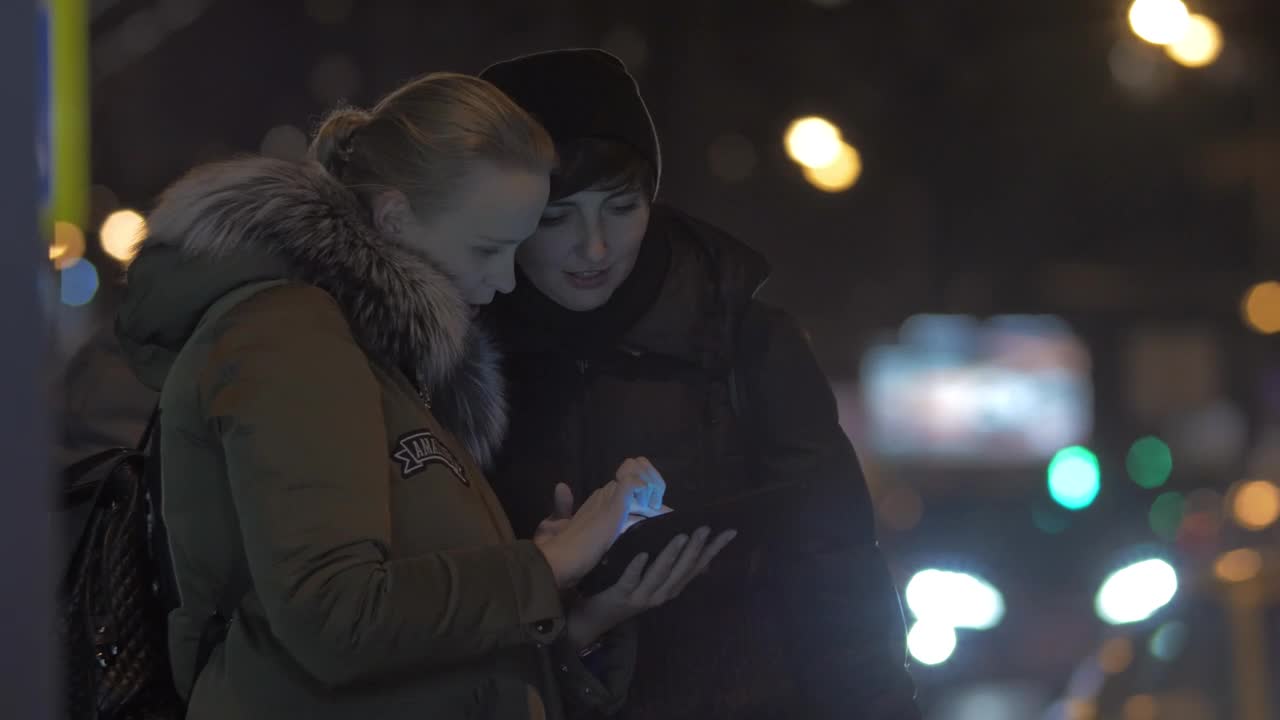 Stock Video Friends Looking For Directions Live Wallpaper For PC - Free Download