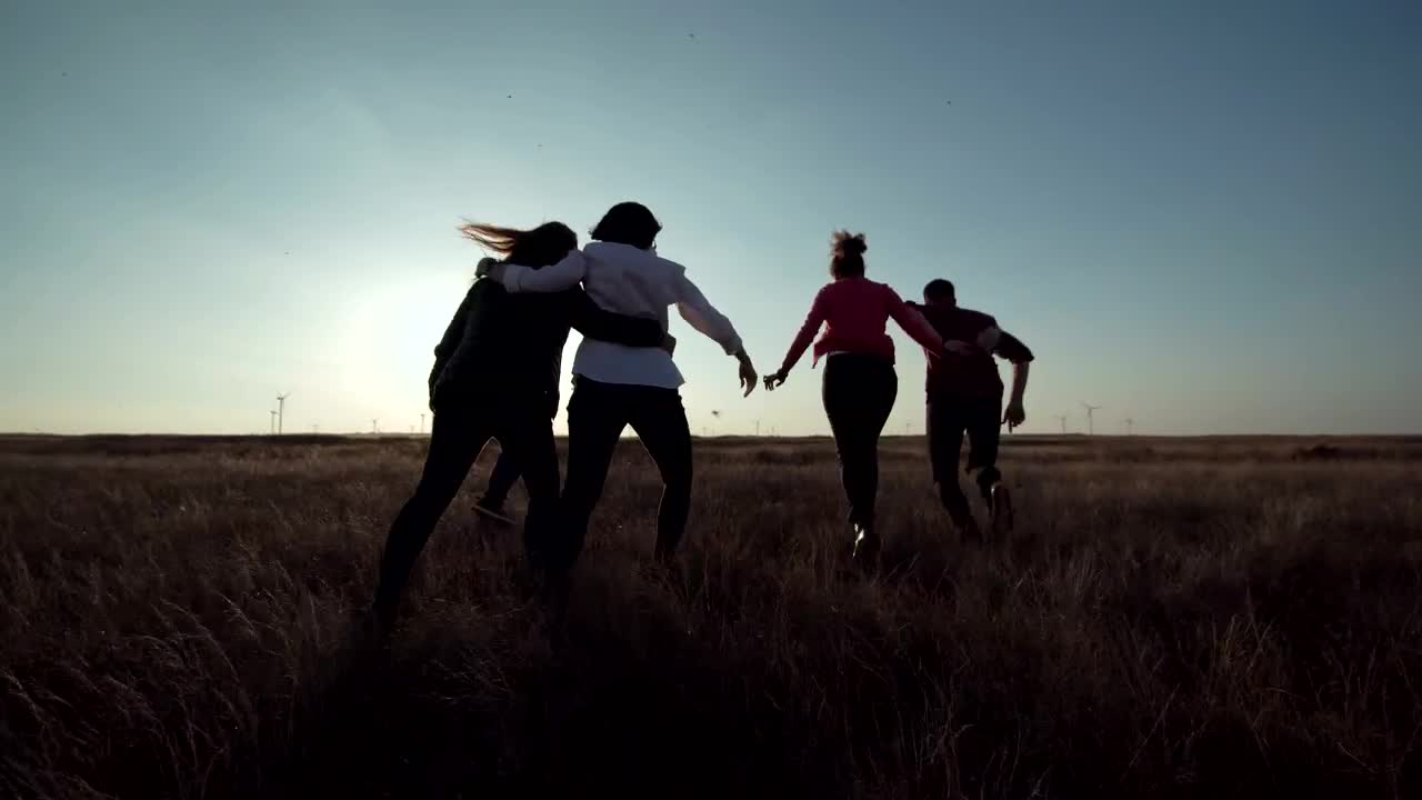 Stock Video Friends Running In The Countryside Live Wallpaper For PC - Free Download