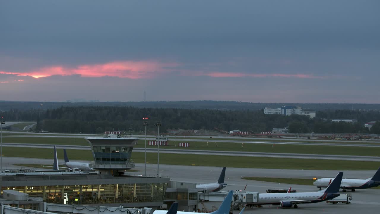 Stock Video Early Morning Flights Taking Off Live Wallpaper For PC - Free Download