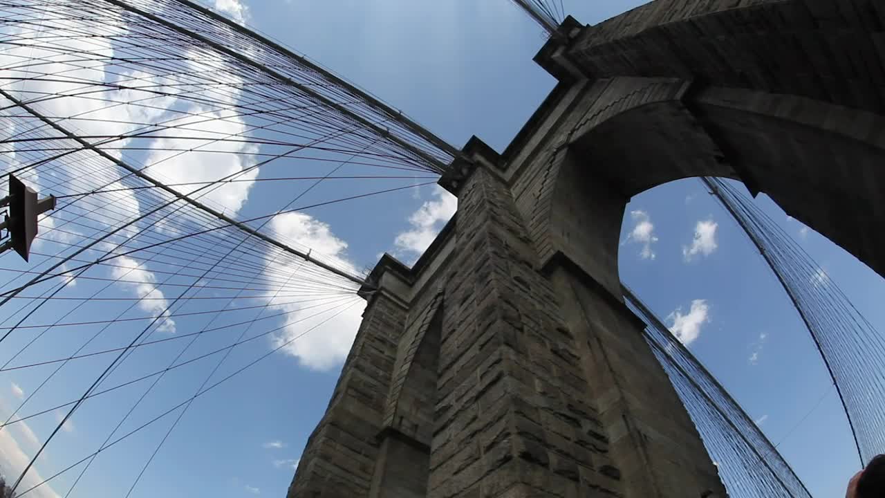Stock Video Looking Up On The Brooklyn Bridge Animated Wallpaper - Free Download