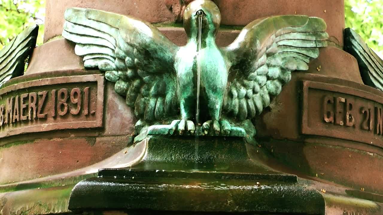 Free Stock Video Sculpture Of A Bird In A Fountain Live Wallpaper - Free Download