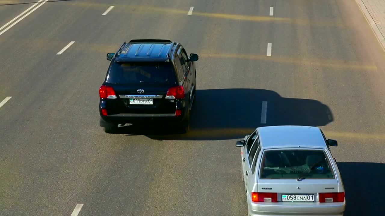 Video Stock Cars Drive Through The Highway Live Wallpaper For PC - Free Download