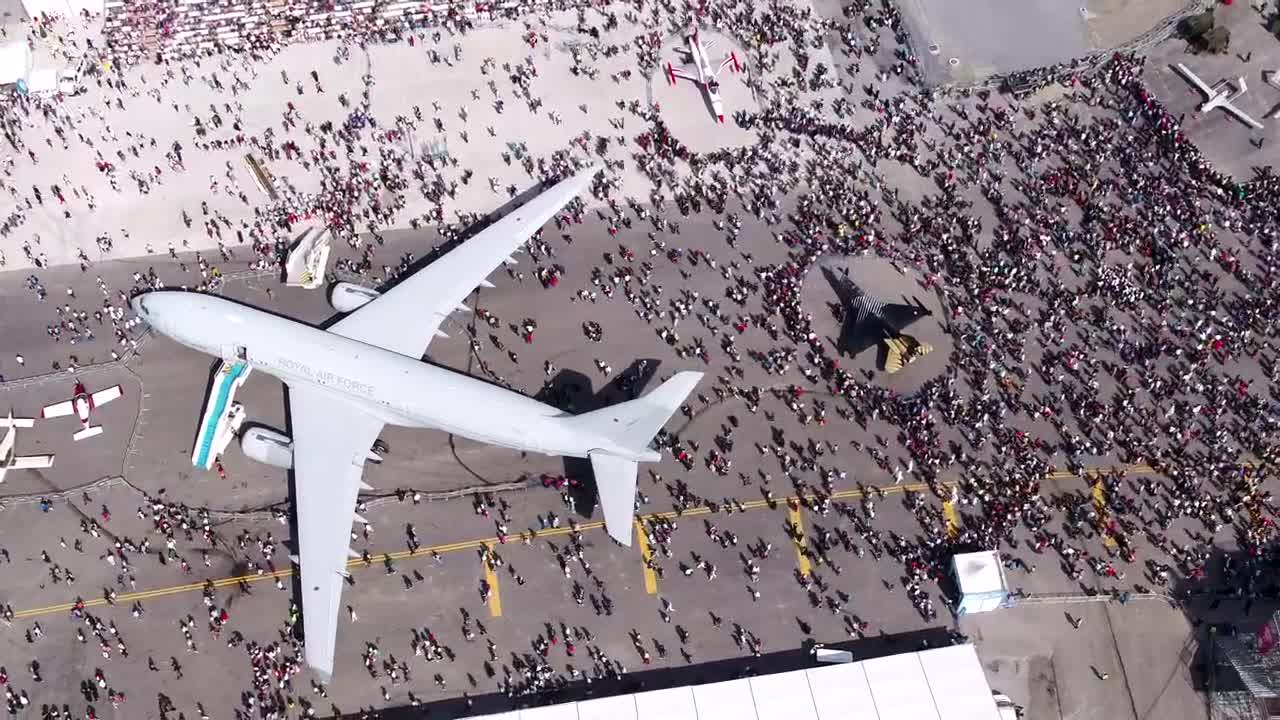 Stock Video People Viewing Military Aircraft Live Wallpaper - Free Download