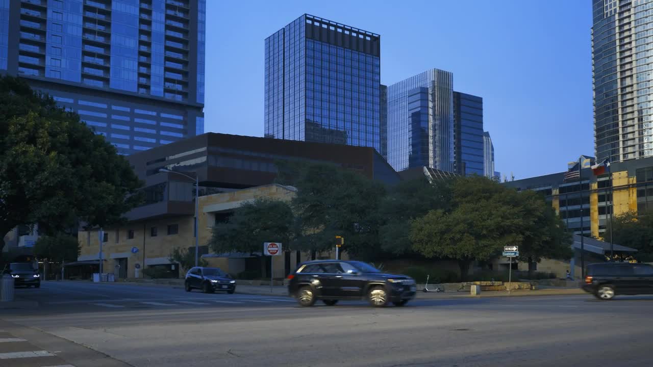 Video Stock Cars Traveling Down The Street Of A Big City Live Wallpaper For PC - Free Download