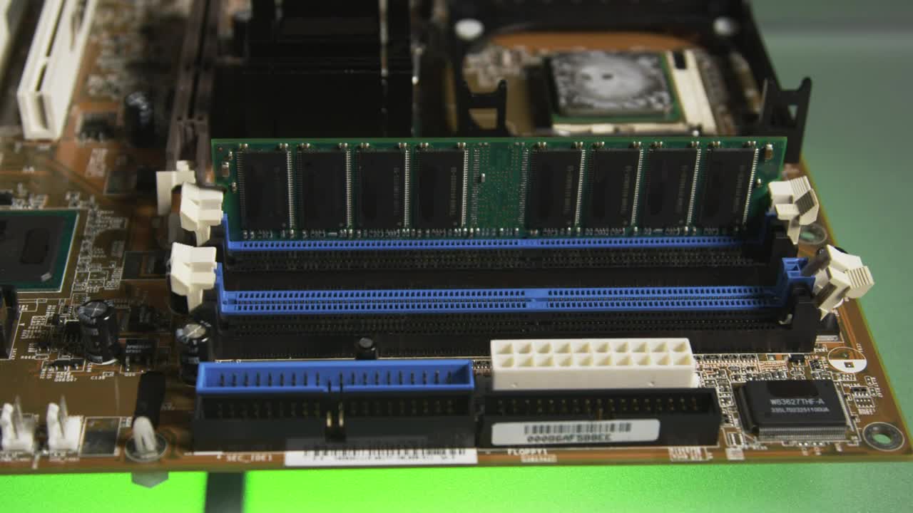 Free Video Stock taking out a stick of ram Live Wallpaper - Free Download