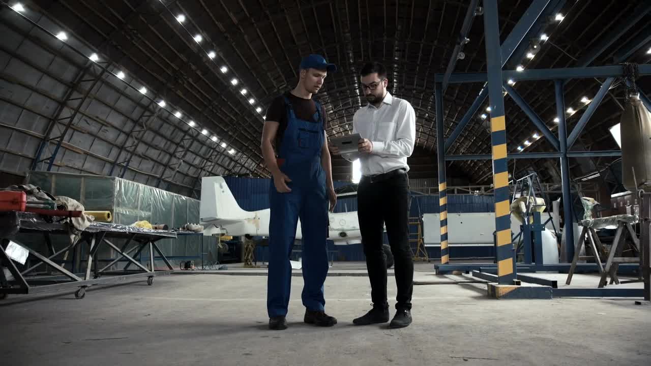 Stock Video Mechanic And Engineer Walking In The Hanga Animated Wallpaper - Free Download