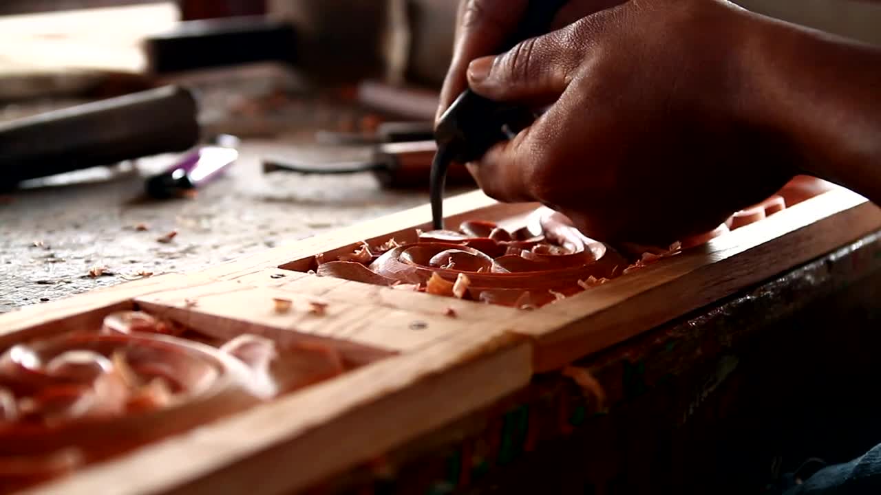 Stock Video Craftsman Carving Wood Live Wallpaper For PC - Free Download