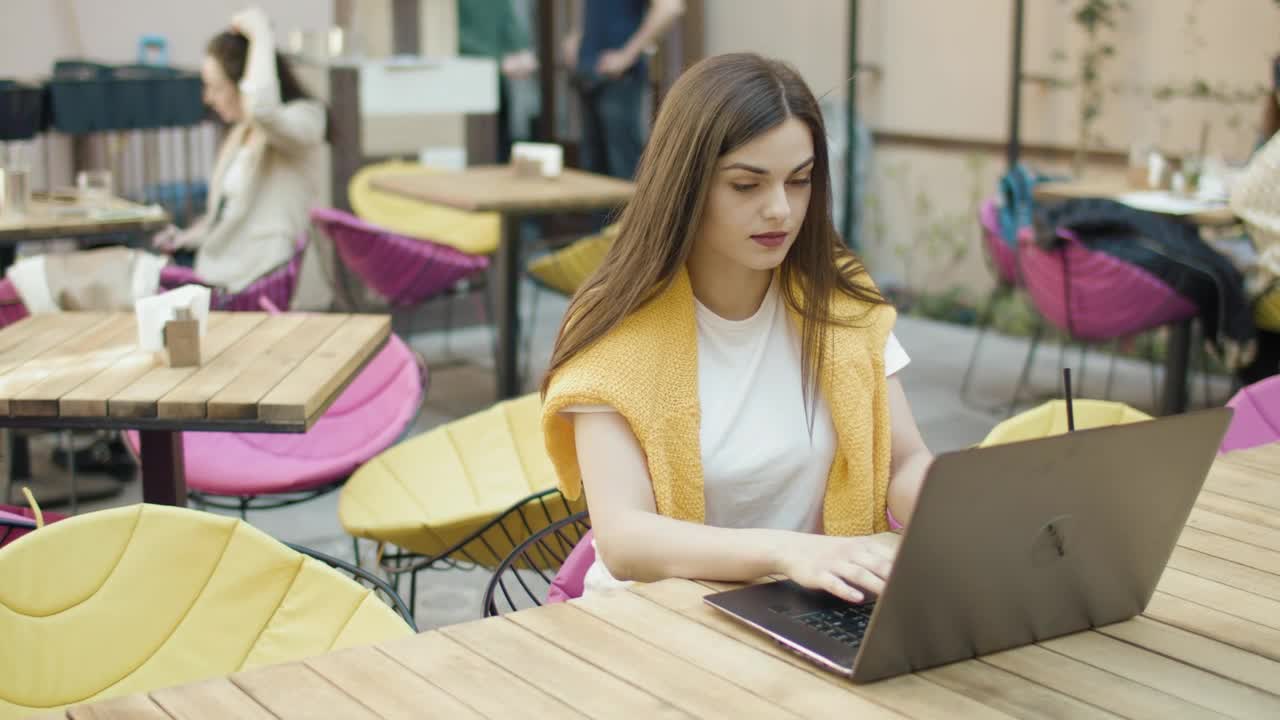 Stock Video College Classmates In Meeting To Do Homework Live Wallpaper For PC - Free Download