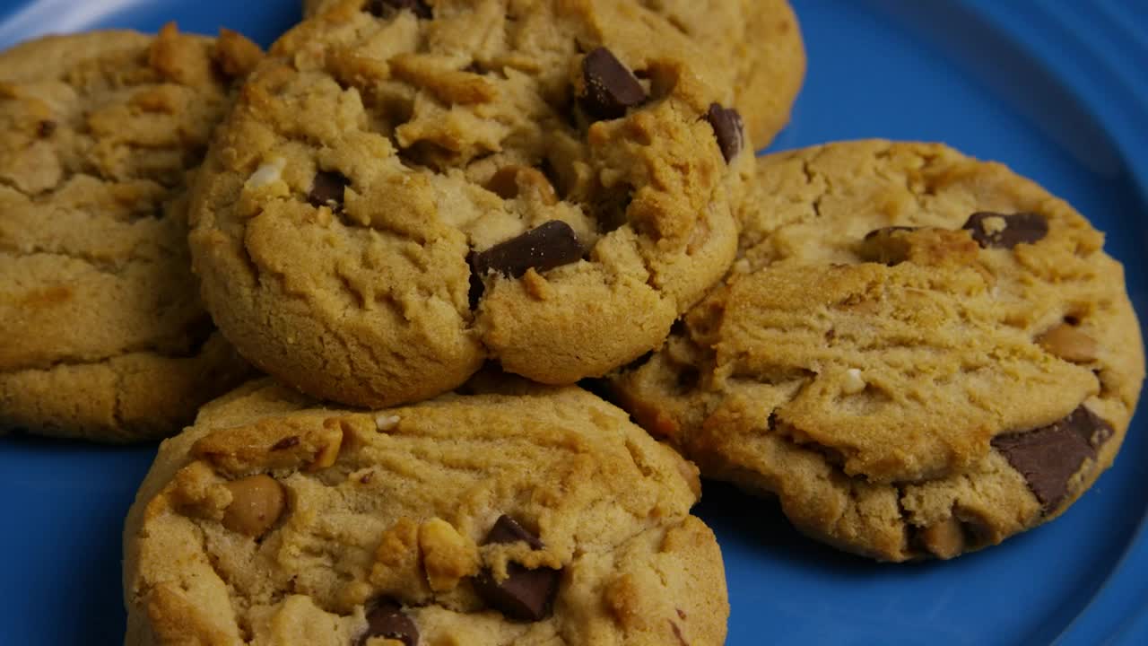 Video Stock Chocolate Chip Cookies In A Rotating Scene Live Wallpaper For PC - Free Download
