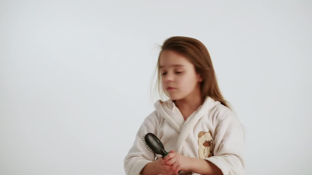 Stock Video Little Girl Combing Her Hair After Shower Animated Wallpaper - Free Download