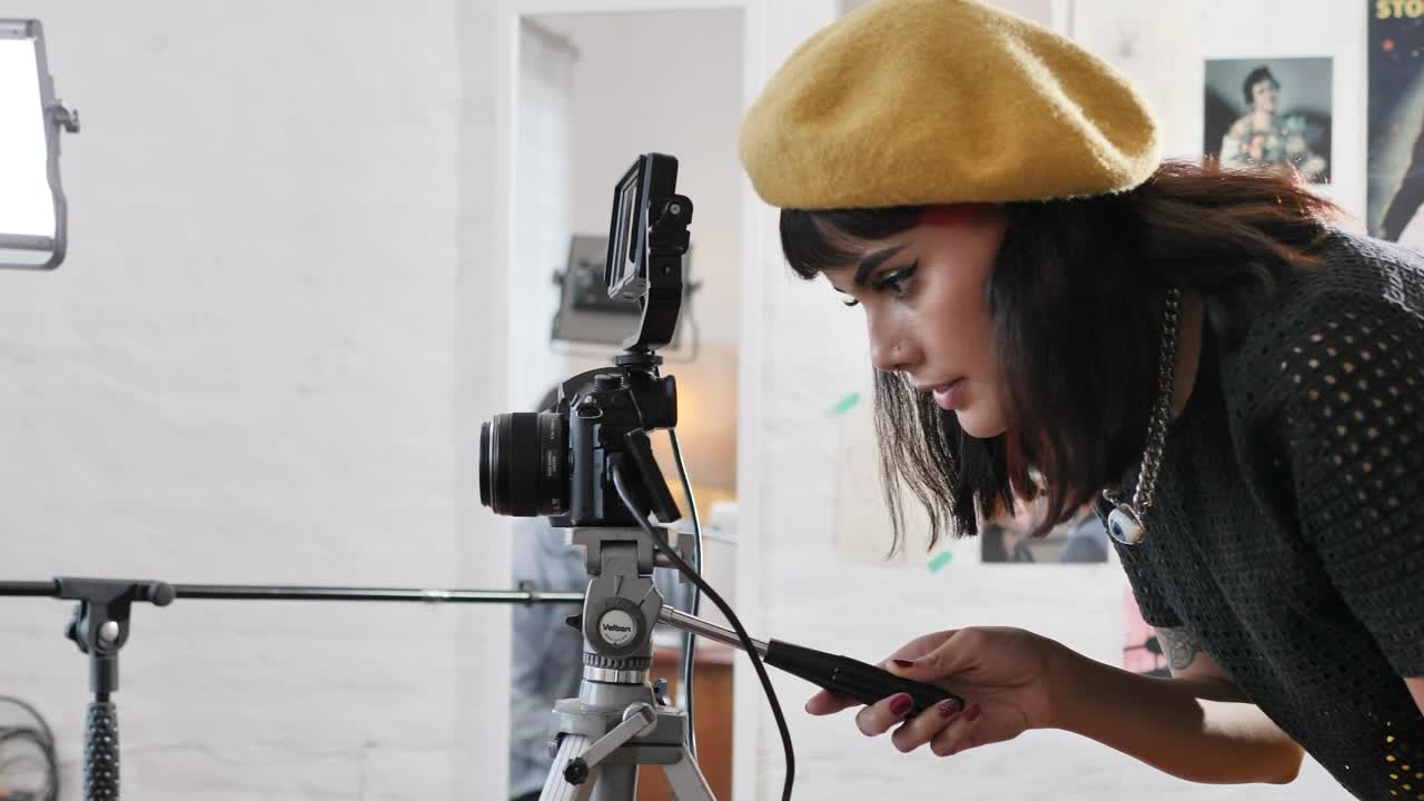 Free Stock Video Young Woman Shooting A Guy Talking On Video Live Wallpaper - Free Download