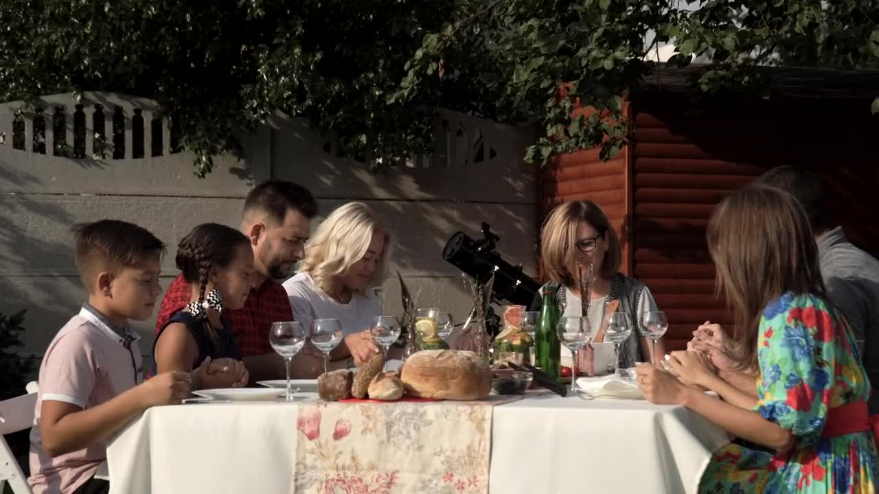 Stock Video Family In A Table Outdoors Praying Before The Meal Live Wallpaper For PC - Free Download