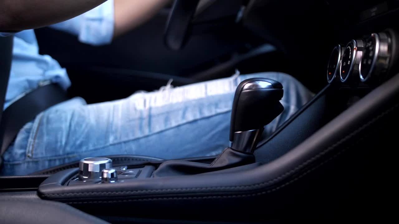 Free Video Stock switching gears in a modern car Live Wallpaper - Free Download