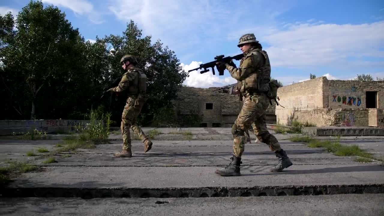 Free Video Stock Soldiers Clearing An Urban Ruin Live Wallpaper - Free Download