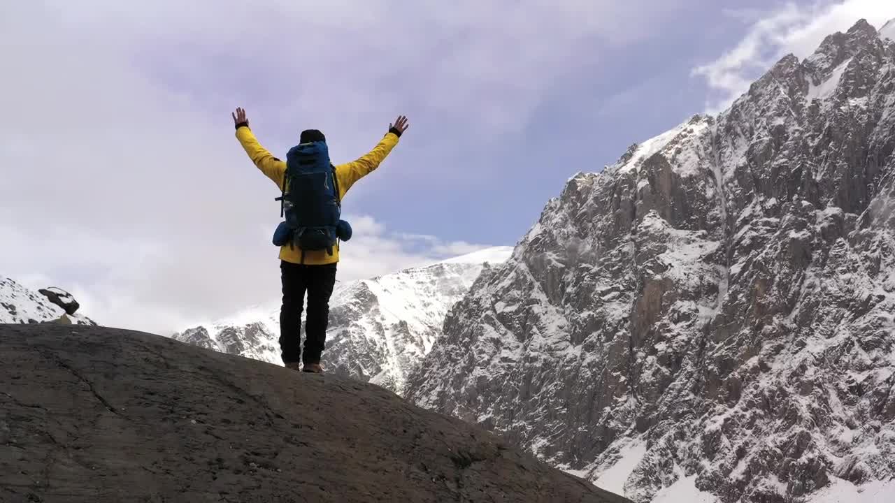 Stock Video Hiker On The Top Of A Mountain Enjoying The Freedom Animated Wallpaper - Free Download