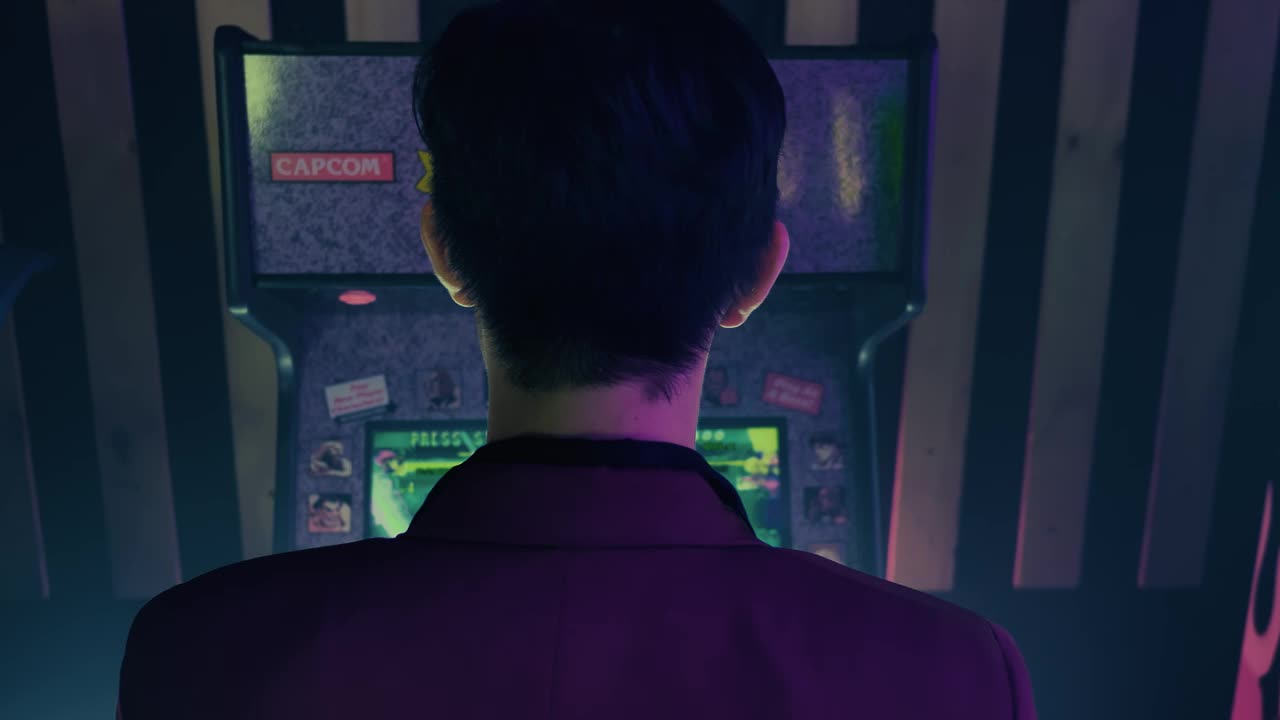 Stock Video Man In Suit Playing On Arcade Machin Animated Wallpaper - Free Download