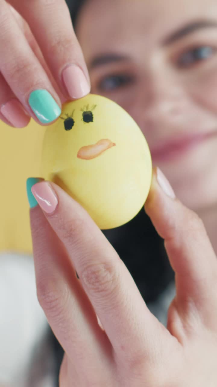 Stock Video Easter Egg With Chicken Face Live Wallpaper For PC - Free Download