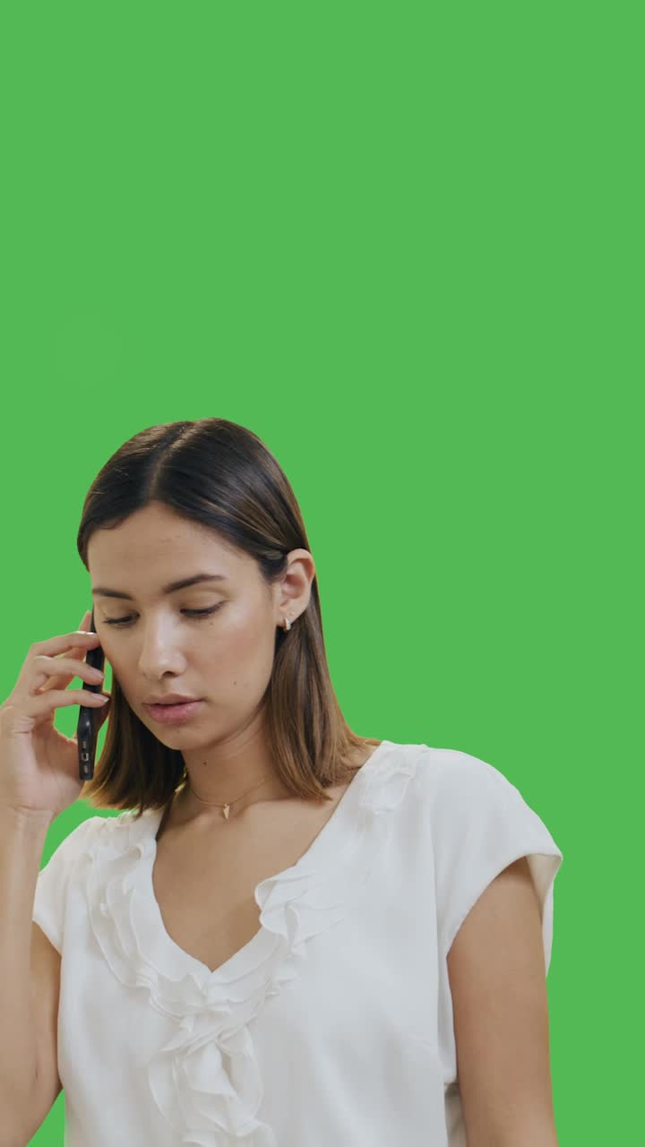 Free Stock Video Woman Calling On Cell Phone With Chroma Background Live Wallpaper - Free Download