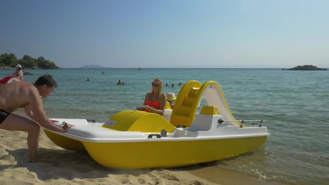 Stock Video Family Taking A Pedal Boat Out Live Wallpaper For PC - Free Download