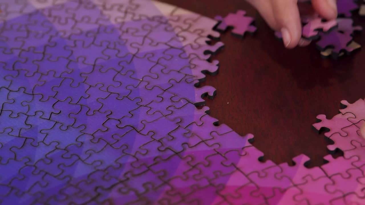 Video Stock Puzzles While Being Assembled By One Person Live Wallpaper Free - Free Download