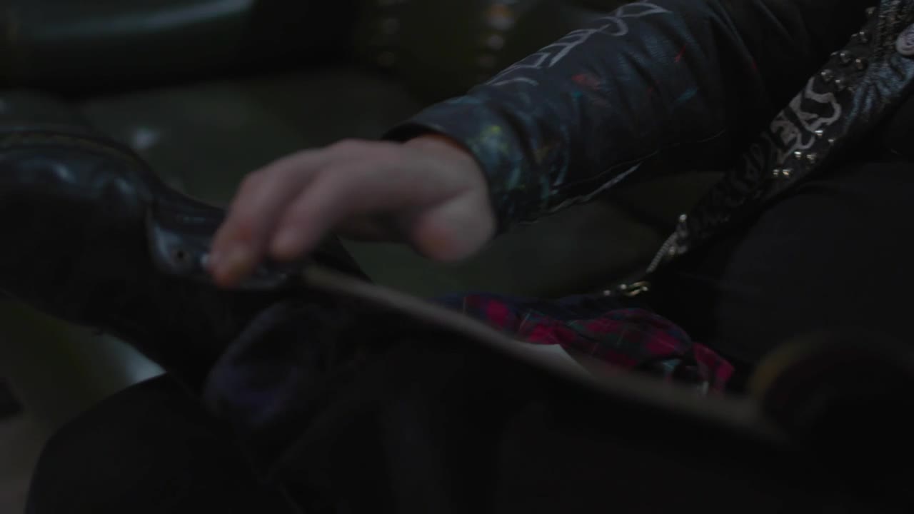Video Stock Punk Man Reading A Magazine Live Wallpaper Free - Free Download