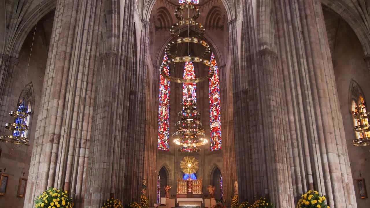 Stock Video Interior Of A Huge Gothic Church With Large Columns Animated Wallpaper - Free Download