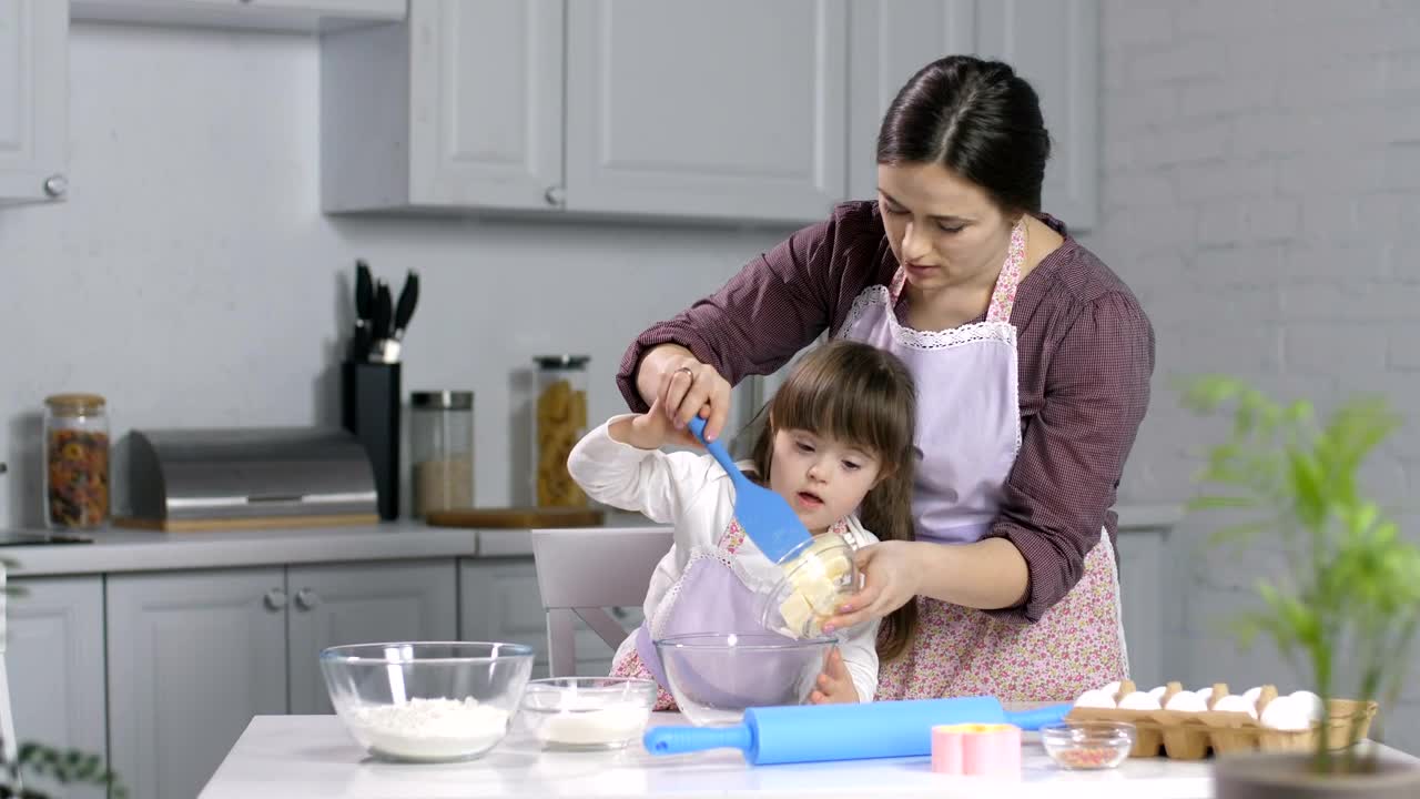 Stock Video Mother And Child Baking In The Kitche Animated Wallpaper - Free Download