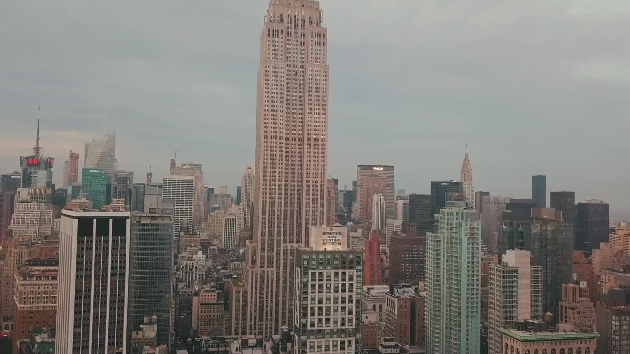 Stock Video Empire State Building Surrounded By Other Buildings Live Wallpaper For PC - Free Download