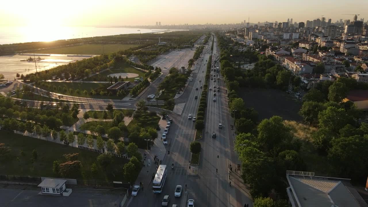 Video Stock City Traffic In An Large Avenue Near The Beach Live Wallpaper For PC - Free Download