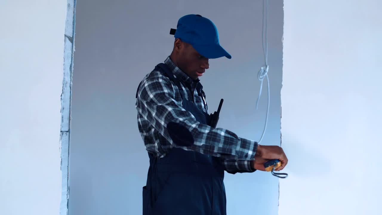 Stock Video Man Taking Measurements In A Buildin Animated Wallpaper - Free Download