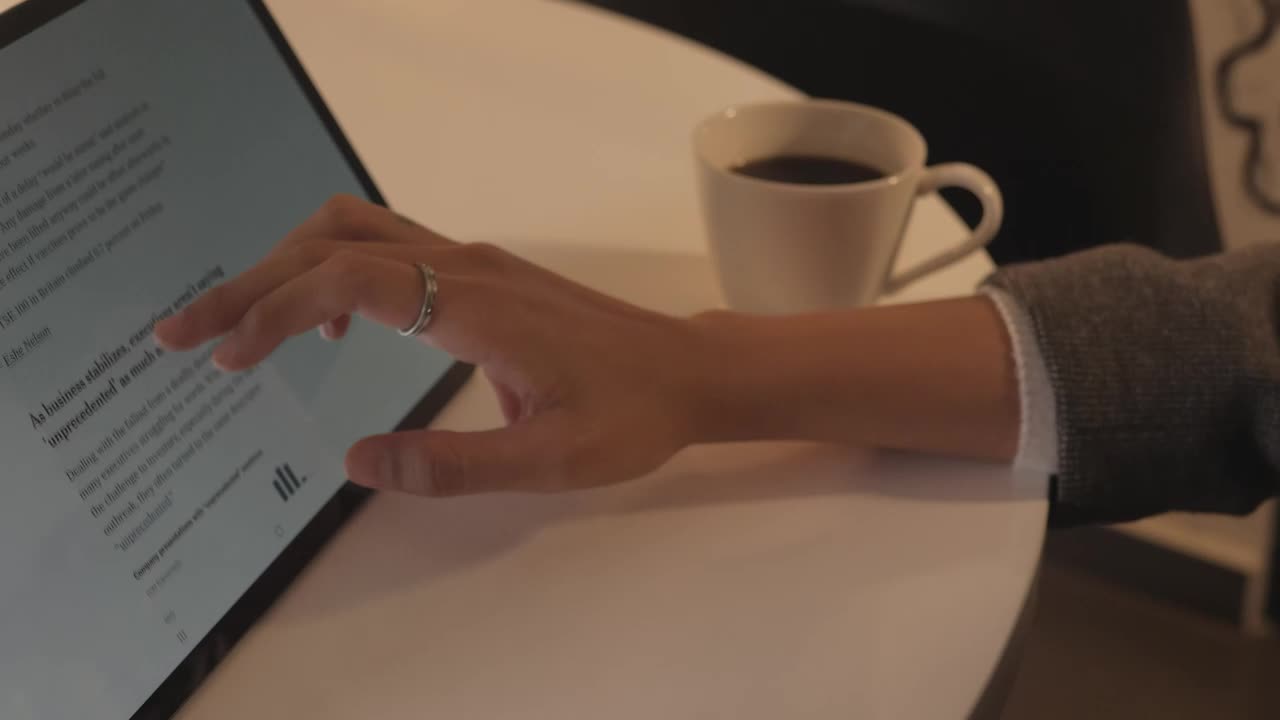 Free Stock Video Woman Browsing A News Page On A Tablet Live Wallpaper - Free Download