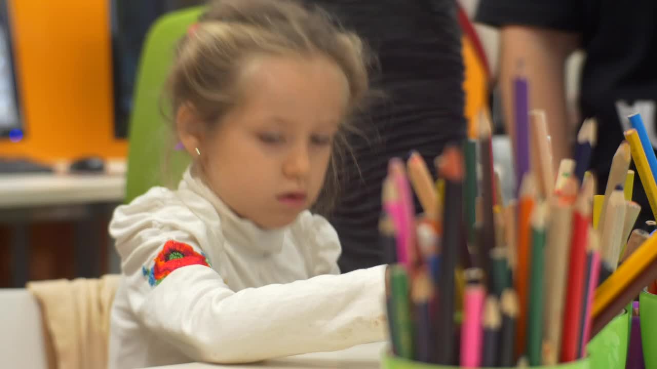 Stock Video Littel Girl Working On The Classroom Animated Wallpaper - Free Download