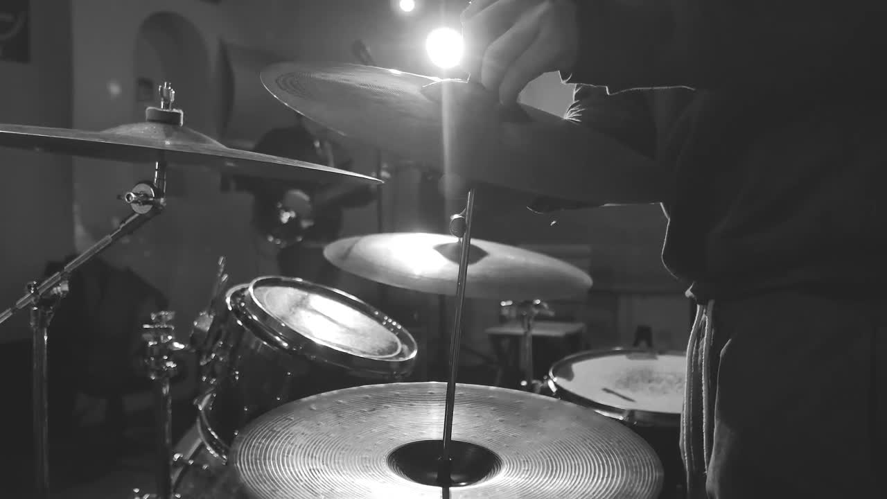 Stock Video Person Installs The Drums Dishes Live Wallpaper - Free Download