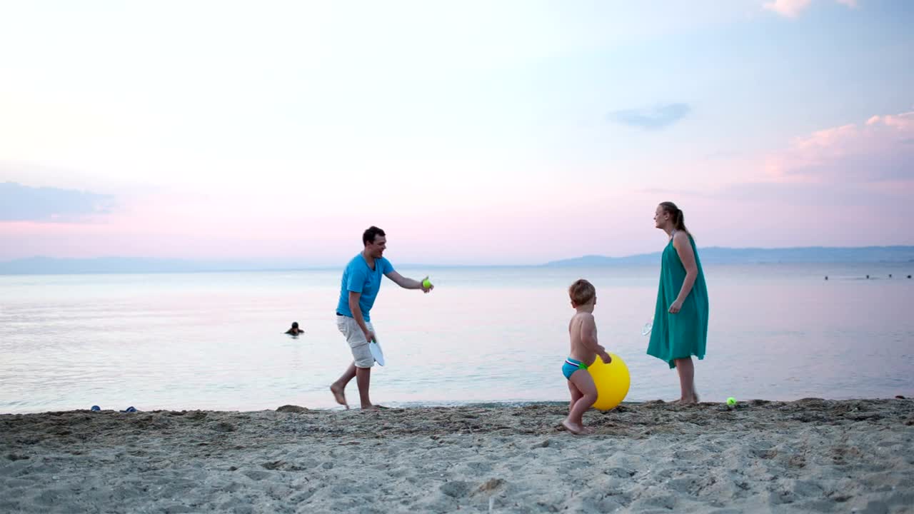 Stock Video Parents Playing A Game At The Beach Live Wallpaper - Free Download