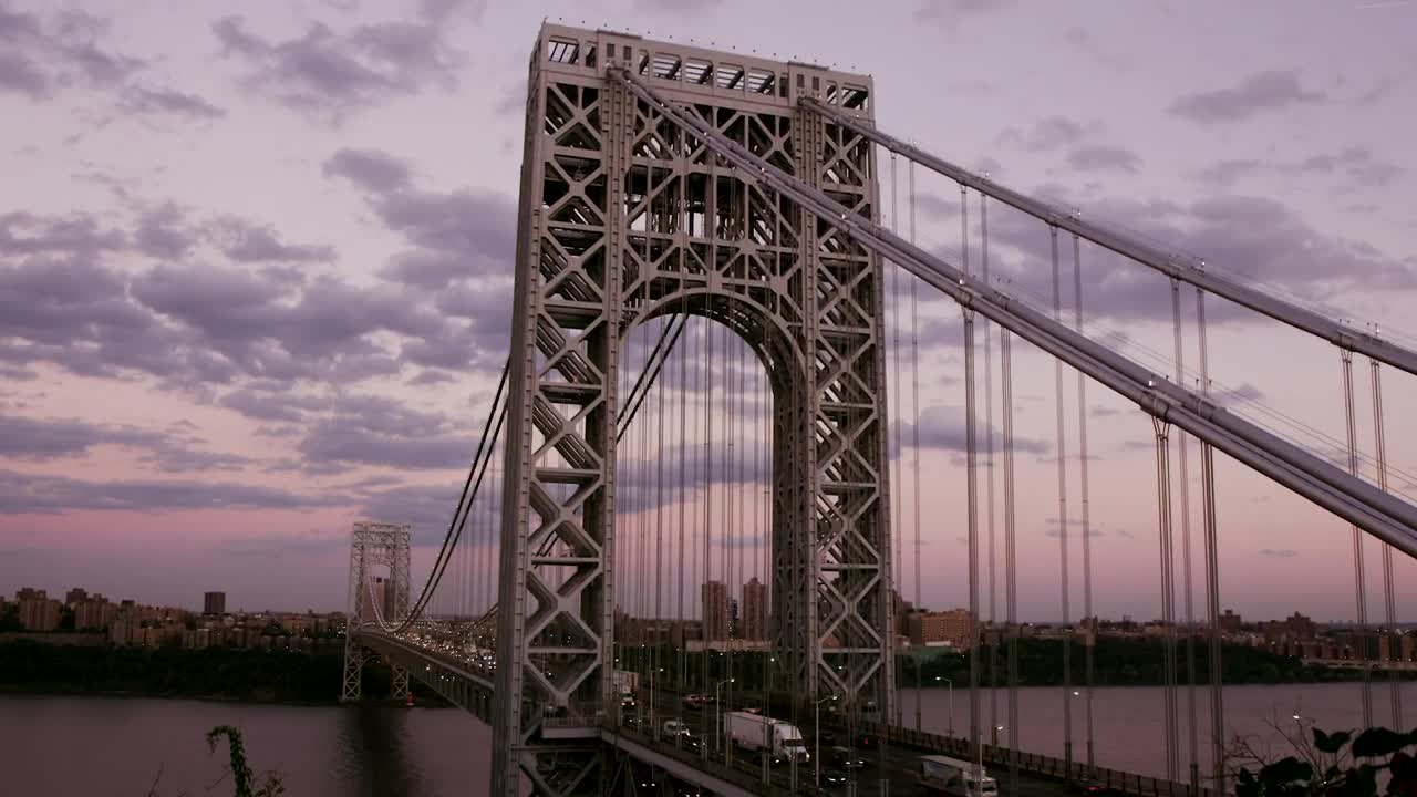 Video Stock Cars Heading Over The Washington Bridge Live Wallpaper For PC - Free Download