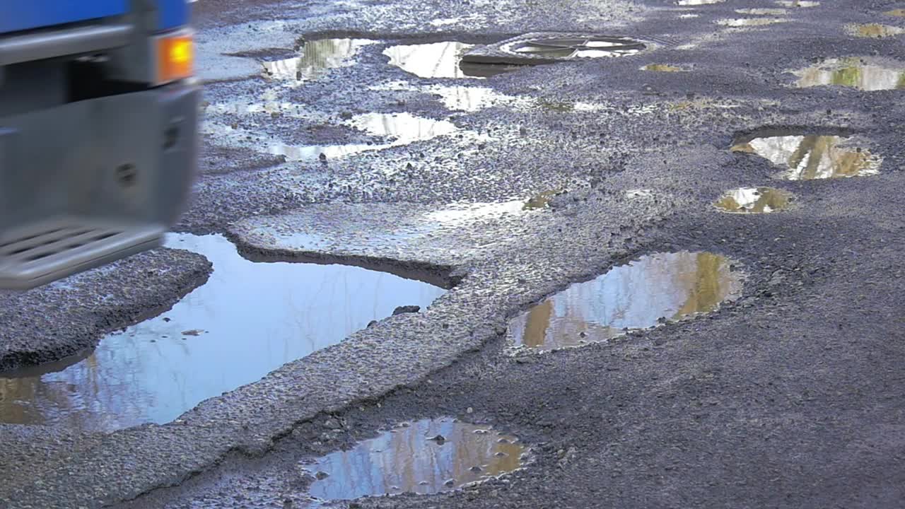 Free Video Stock tires hitting the street bumps Live Wallpaper - Free Download