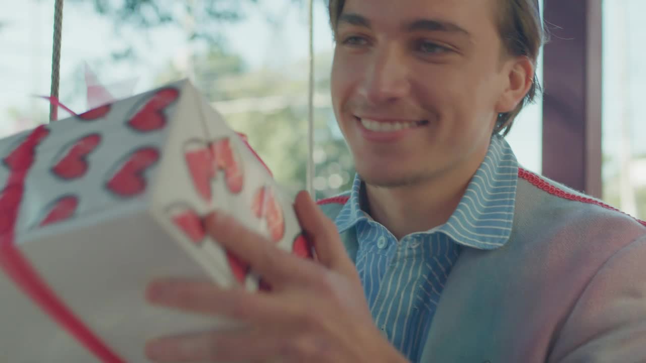 Free Stock Video Valentines Gift For A Happy Man Live Wallpaper - Free Download
